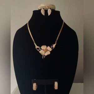 #201 Vintage Trifari/ Monet Necklace, Bracelet & Earrings Set
